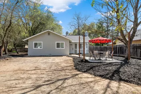 Exterior - 7306 Lincoln Ave, Carmichael, CA 95608 photo 2 of 18