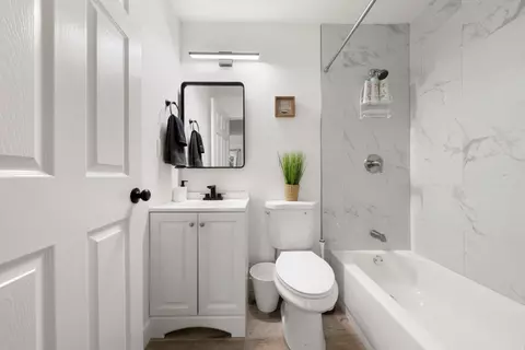 Bath - 7306 Lincoln Ave, Carmichael, CA 95608 photo 2 of 2