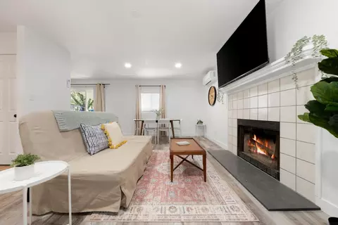 Living - 7306 Lincoln Ave, Carmichael, CA 95608 photo 4 of 7