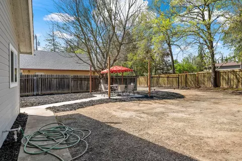 Exterior - 7306 Lincoln Ave, Carmichael, CA 95608 photo 6 of 18