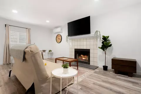 Living - 7306 Lincoln Ave, Carmichael, CA 95608 photo 2 of 7