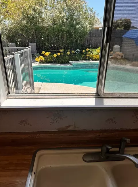 Exterior - 1334 Armstrong Dr, Manteca, CA 95336 photo 17 of 18