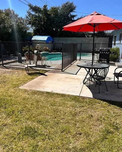 Exterior - 1334 Armstrong Dr, Manteca, CA 95336 photo 9 of 18