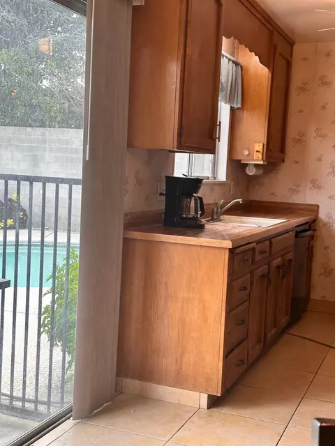 Kitchen - 1334 Armstrong Dr, Manteca, CA 95336 photo 1 of 5