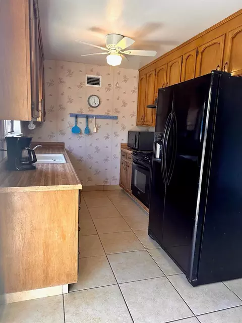 Kitchen - 1334 Armstrong Dr, Manteca, CA 95336 photo 2 of 5