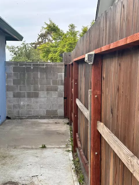 Exterior - 1334 Armstrong Dr, Manteca, CA 95336 photo 13 of 18
