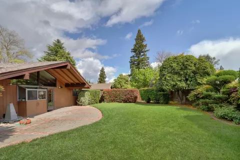 Exterior - 1308 Notre Dame Dr, Davis, CA 95616 photo 8 of 9