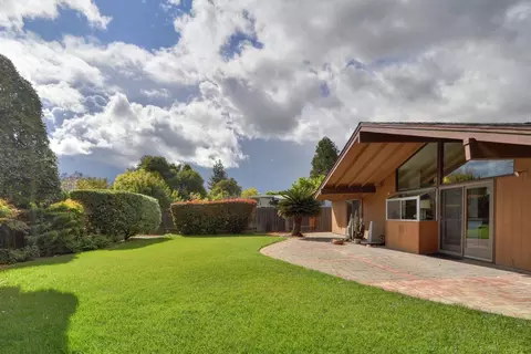 Exterior - 1308 Notre Dame Dr, Davis, CA 95616 photo 4 of 9