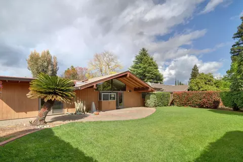 Exterior - 1308 Notre Dame Dr, Davis, CA 95616 photo 6 of 9