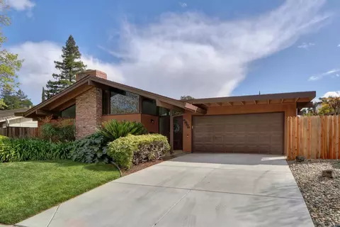 Exterior - 1308 Notre Dame Dr, Davis, CA 95616 photo 2 of 9