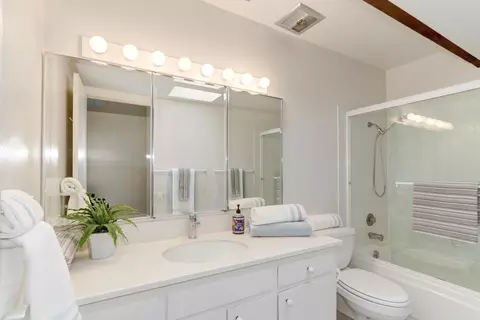 Bath - 1308 Notre Dame Dr, Davis, CA 95616 photo 2 of 3