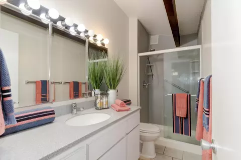 Bath - 1308 Notre Dame Dr, Davis, CA 95616 photo 1 of 3