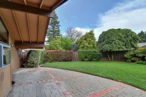Exterior - 1308 Notre Dame Dr, Davis, CA 95616 photo 7 of 9