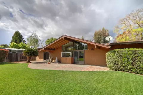 Exterior - 1308 Notre Dame Dr, Davis, CA 95616 photo 5 of 9