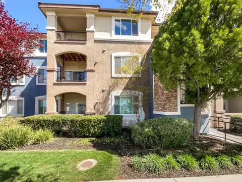 701 Gibson Dr #1234, Roseville, CA 95678
