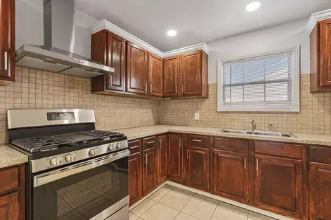 Kitchen - 511 Alicante Dr, Lodi, CA 95240 photo 5 of 9