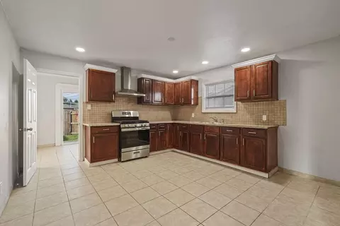 Kitchen - 511 Alicante Dr, Lodi, CA 95240 photo 1 of 9