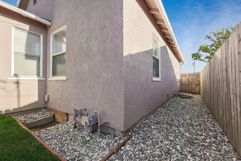 Exterior - 511 Alicante Dr, Lodi, CA 95240 photo 9 of 24