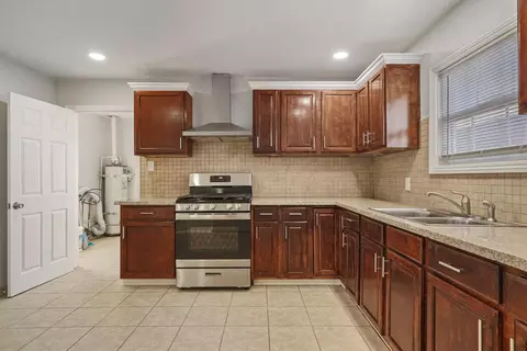 Kitchen - 511 Alicante Dr, Lodi, CA 95240 photo 2 of 9