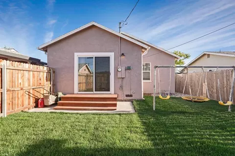 Exterior - 511 Alicante Dr, Lodi, CA 95240 photo 6 of 24