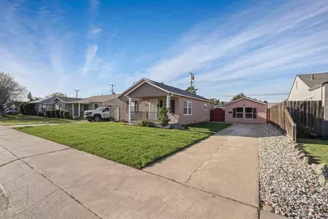 Exterior - 511 Alicante Dr, Lodi, CA 95240 photo 3 of 24