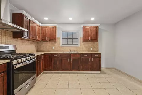 Kitchen - 511 Alicante Dr, Lodi, CA 95240 photo 3 of 9