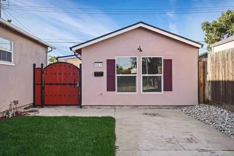 Exterior - 511 Alicante Dr, Lodi, CA 95240 photo 11 of 24