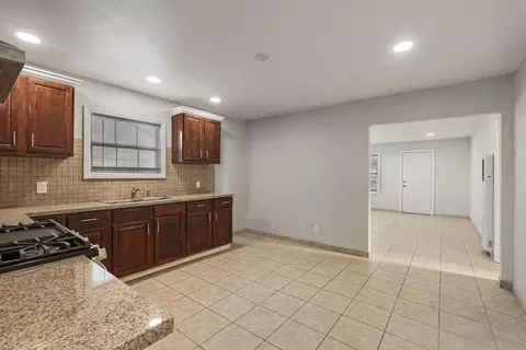 Kitchen - 511 Alicante Dr, Lodi, CA 95240 photo 4 of 9