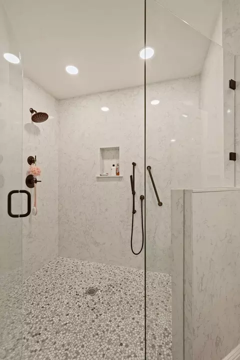 Bath - 1142 Rivergate Dr #8, Lodi, CA 95240 photo 5 of 5