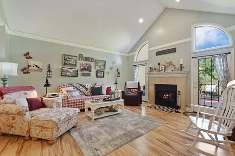 Living - 1142 Rivergate Dr #8, Lodi, CA 95240 photo 1 of 6