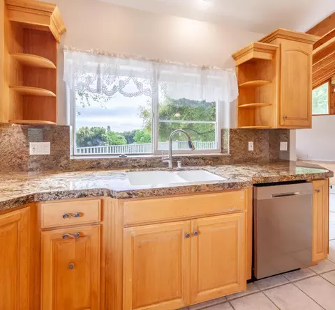 Kitchen - 5454 Oak Leaf Cir, Placerville, CA 95667 photo 4 of 7