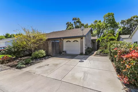 9410 Aizenberg Cir, Elk Grove, CA 95624