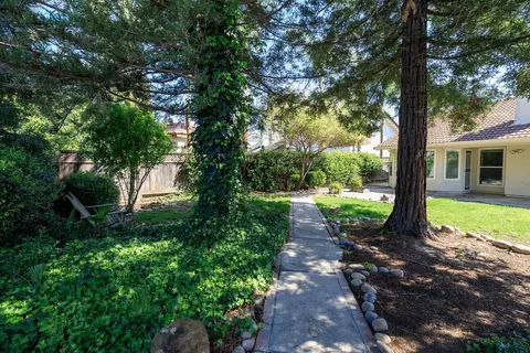 Exterior - 4041 St Joseph Pl, Turlock, CA 95382 photo 6 of 9
