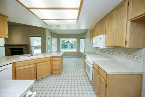 Kitchen - 4041 St Joseph Pl, Turlock, CA 95382 photo 4 of 5