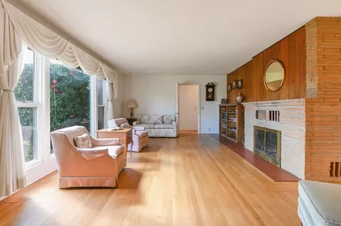 Living - 309 E Sierra View Dr, Jackson, CA 95642 photo 2 of 4