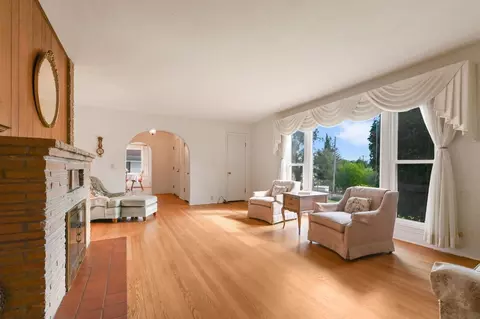 Living - 309 E Sierra View Dr, Jackson, CA 95642 photo 1 of 4
