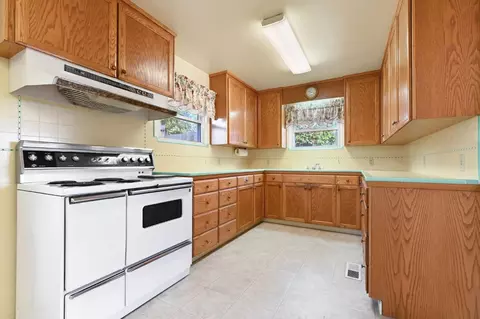Kitchen - 309 E Sierra View Dr, Jackson, CA 95642 photo 2 of 5