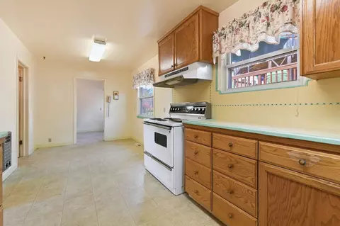 Kitchen - 309 E Sierra View Dr, Jackson, CA 95642 photo 3 of 5