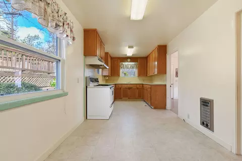 Kitchen - 309 E Sierra View Dr, Jackson, CA 95642 photo 4 of 5