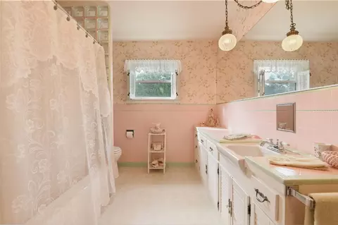 Bath - 309 E Sierra View Dr, Jackson, CA 95642 photo 2 of 2