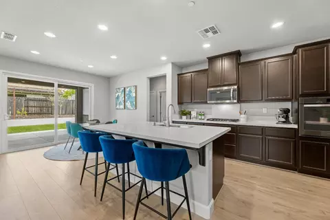 Kitchen - 2401 Galloping Trail Ct, Rocklin, CA 95765 photo 4 of 15