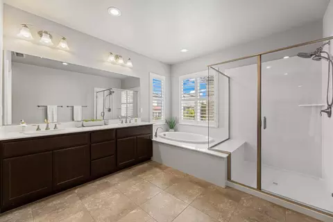 Bath - 2401 Galloping Trail Ct, Rocklin, CA 95765 photo 5 of 10