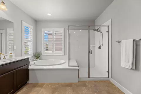Bath - 2401 Galloping Trail Ct, Rocklin, CA 95765 photo 6 of 10
