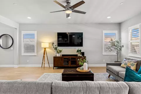 Living - 2401 Galloping Trail Ct, Rocklin, CA 95765 photo 5 of 6