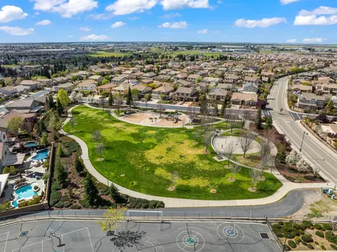 View/Area - 2401 Galloping Trail Ct, Rocklin, CA 95765 photo 4 of 12