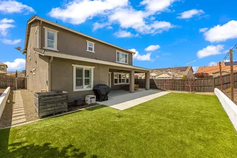Exterior - 2401 Galloping Trail Ct, Rocklin, CA 95765 photo 6 of 22