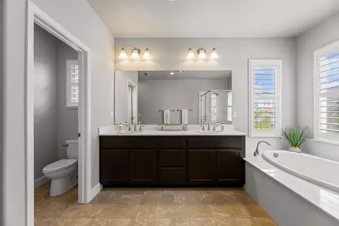 Bath - 2401 Galloping Trail Ct, Rocklin, CA 95765 photo 7 of 10