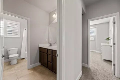 Bath - 2401 Galloping Trail Ct, Rocklin, CA 95765 photo 4 of 10