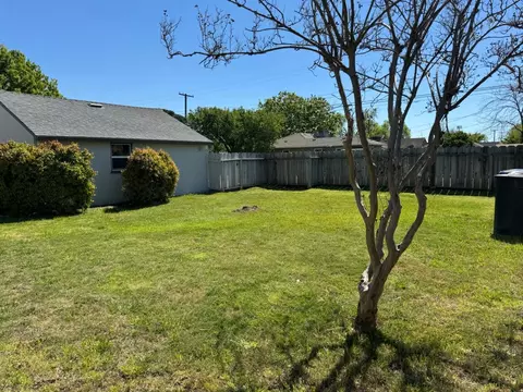 Exterior - 301 Ferguson Ave, Modesto, CA 95354 photo 7 of 10