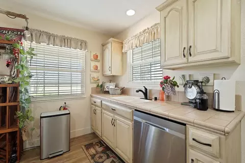 Kitchen - 15757 E Sargent Rd, Lodi, CA 95240 photo 4 of 7